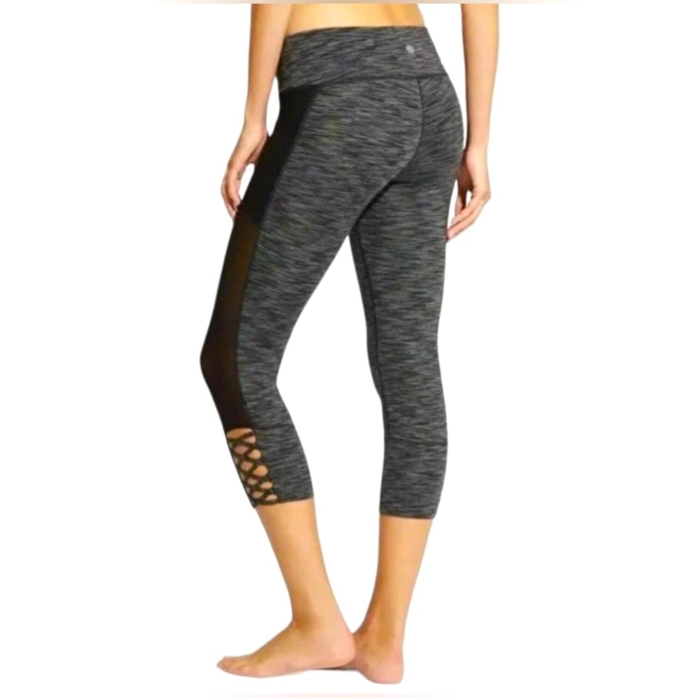 Athleta Mesh Mind Over Mat Capri
Leggings Women’s Size Small